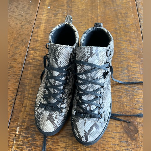 ✨SALE✨ Balenciaga snake print sneakers ✨SALE✨ - Picture 2 of 7